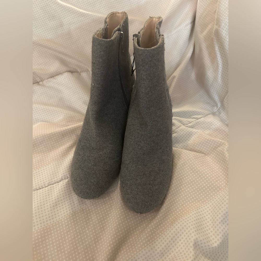 Nine West Booties in Gray size 7.5